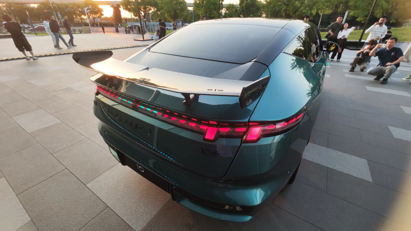 Lynk & Co lança Série 10 na China e promete carregamento superior ao Flash Charging da BYD