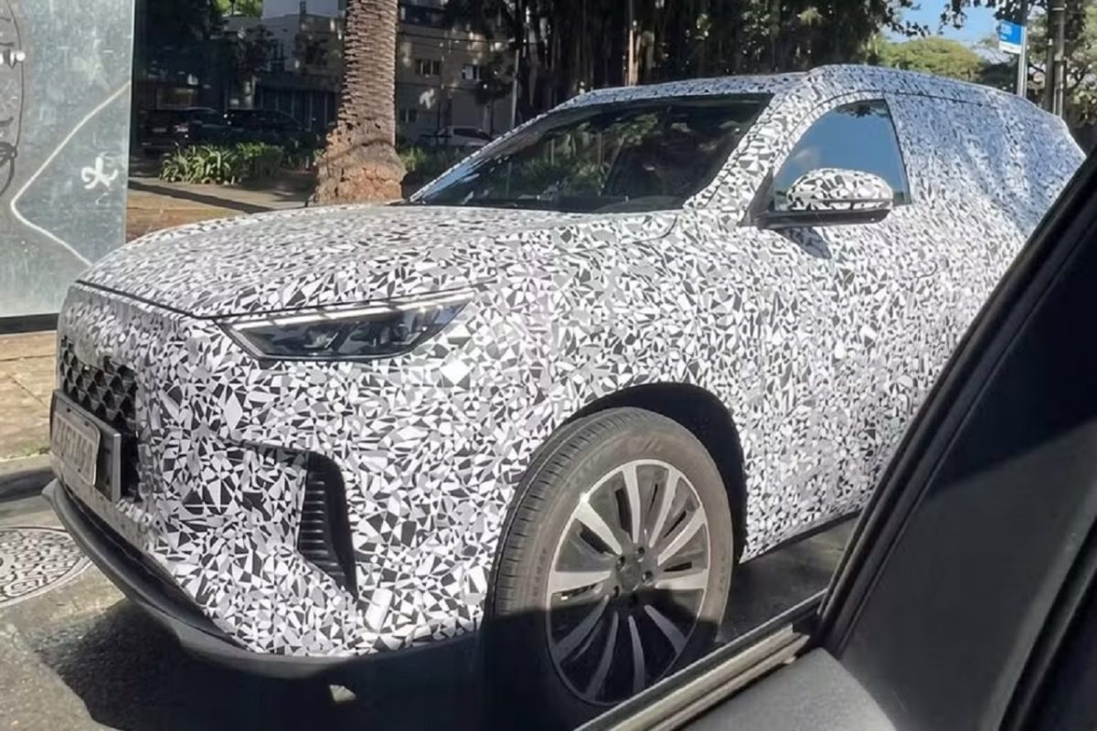 Novo Caoa Chery Tiggo 8 é visto em testes no Brasil e surpreende com “cara” de Tiggo 5X