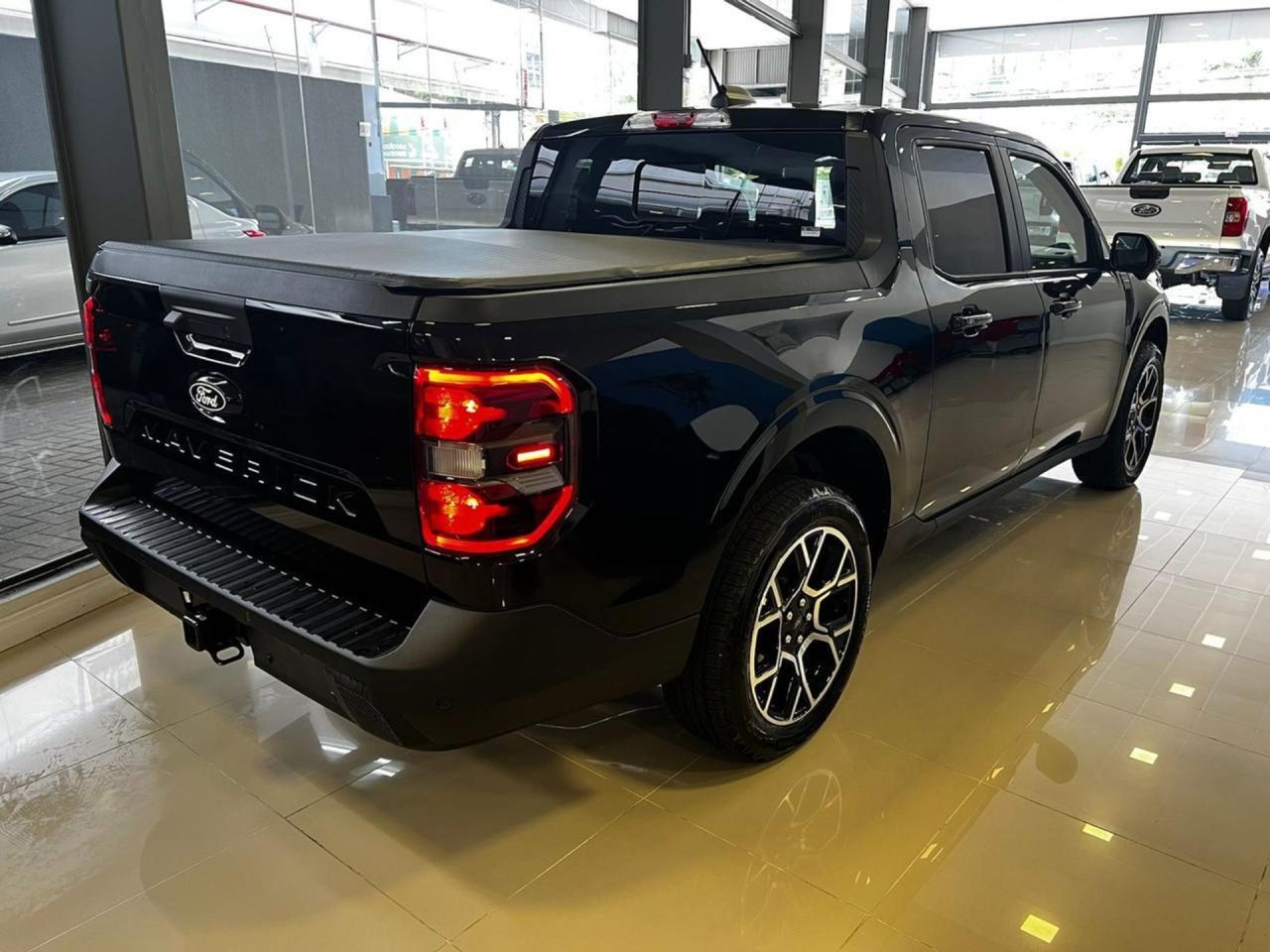 Ford Maverick Lariat Black 2026 vale a pena? A picape surpreende nos detalhes