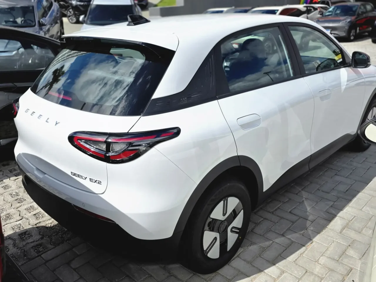 Geely EX2 é melhor que Dolphin Mini e Spark? Descubra no teste completo