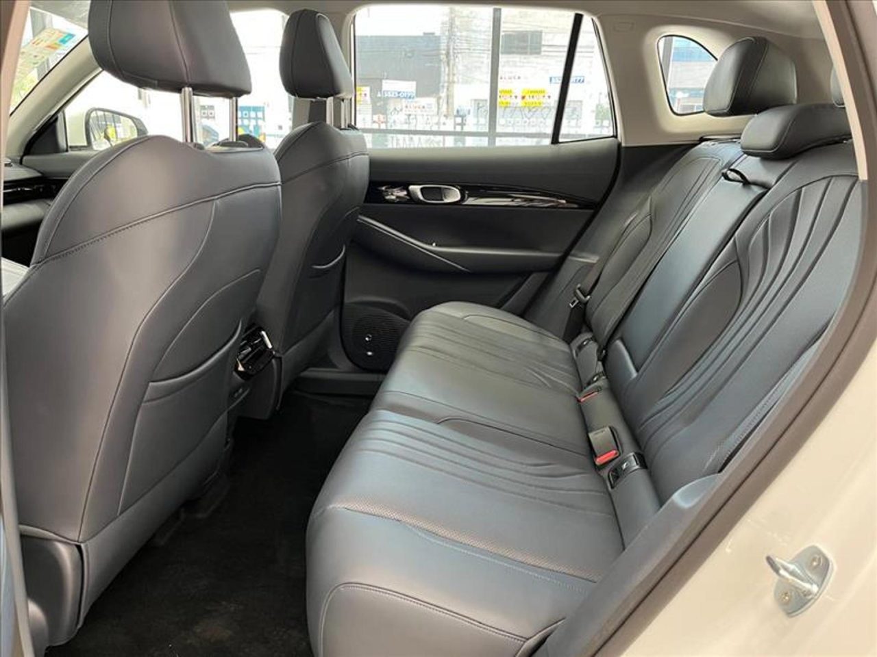 Geely EX5 EM-i vale a pena? Descubra os pontos fortes, defeitos e tudo sobre o SUV