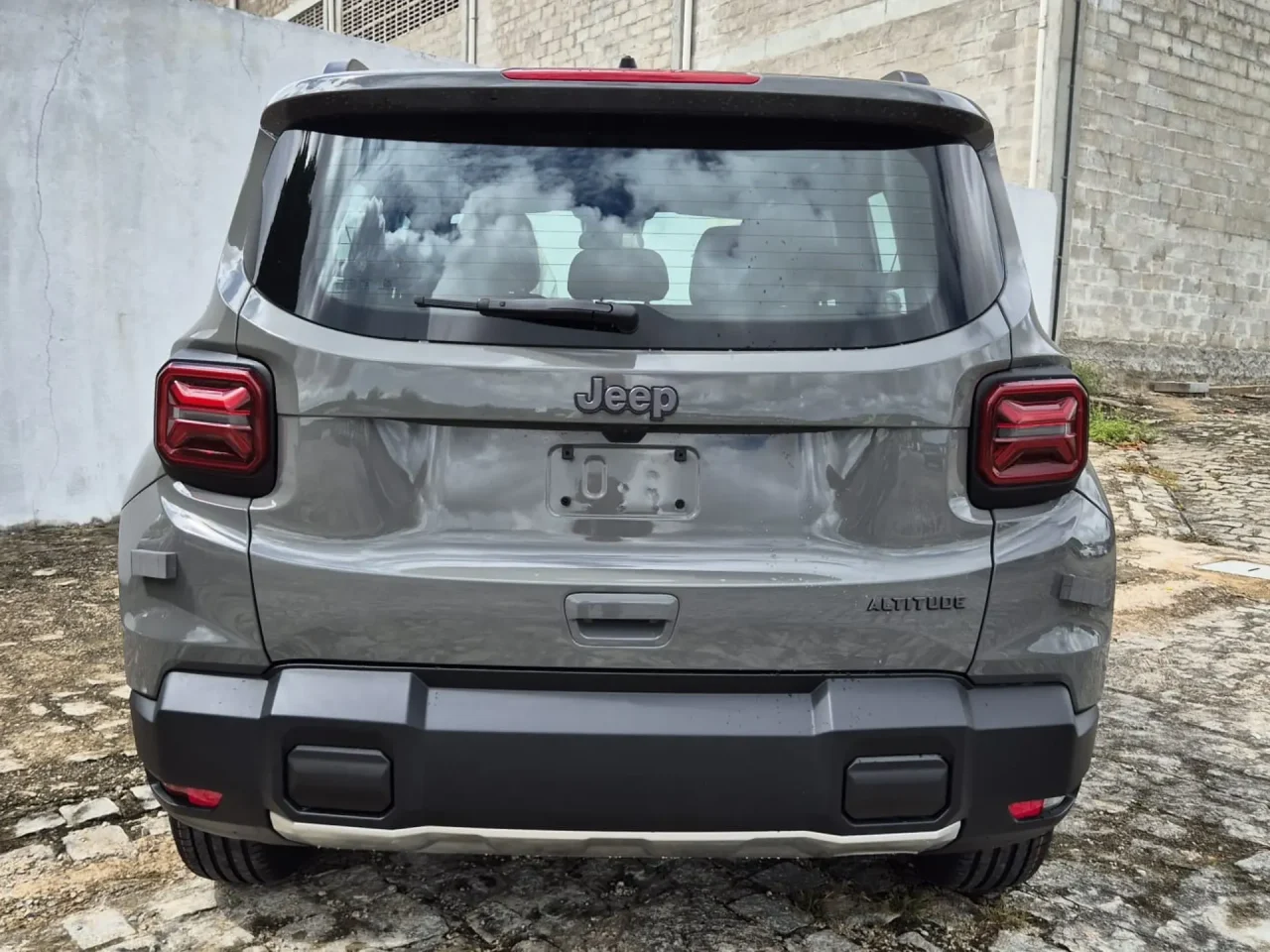 Avaliação: Jeep Renegade Altitude 2027 em detalhes; nova versão ficou mais equipada