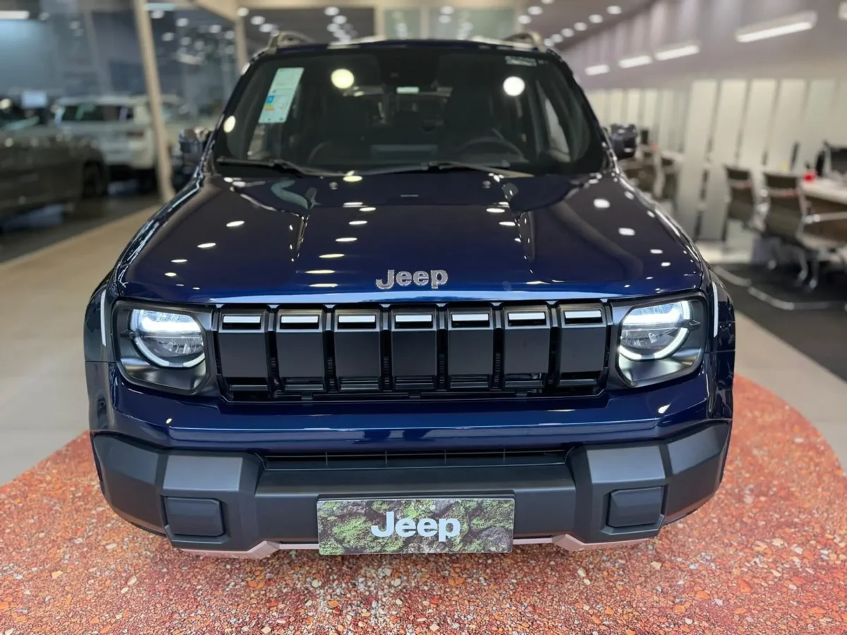 Avaliamos o Jeep Renegade Longitude 2027 MHEV: híbrido leve muda mesmo o SUV?