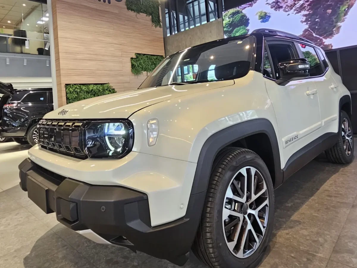 Avaliação: Jeep Renegade Sahara 2027 surpreende com teto solar e preço abaixo de T-Cross e Creta