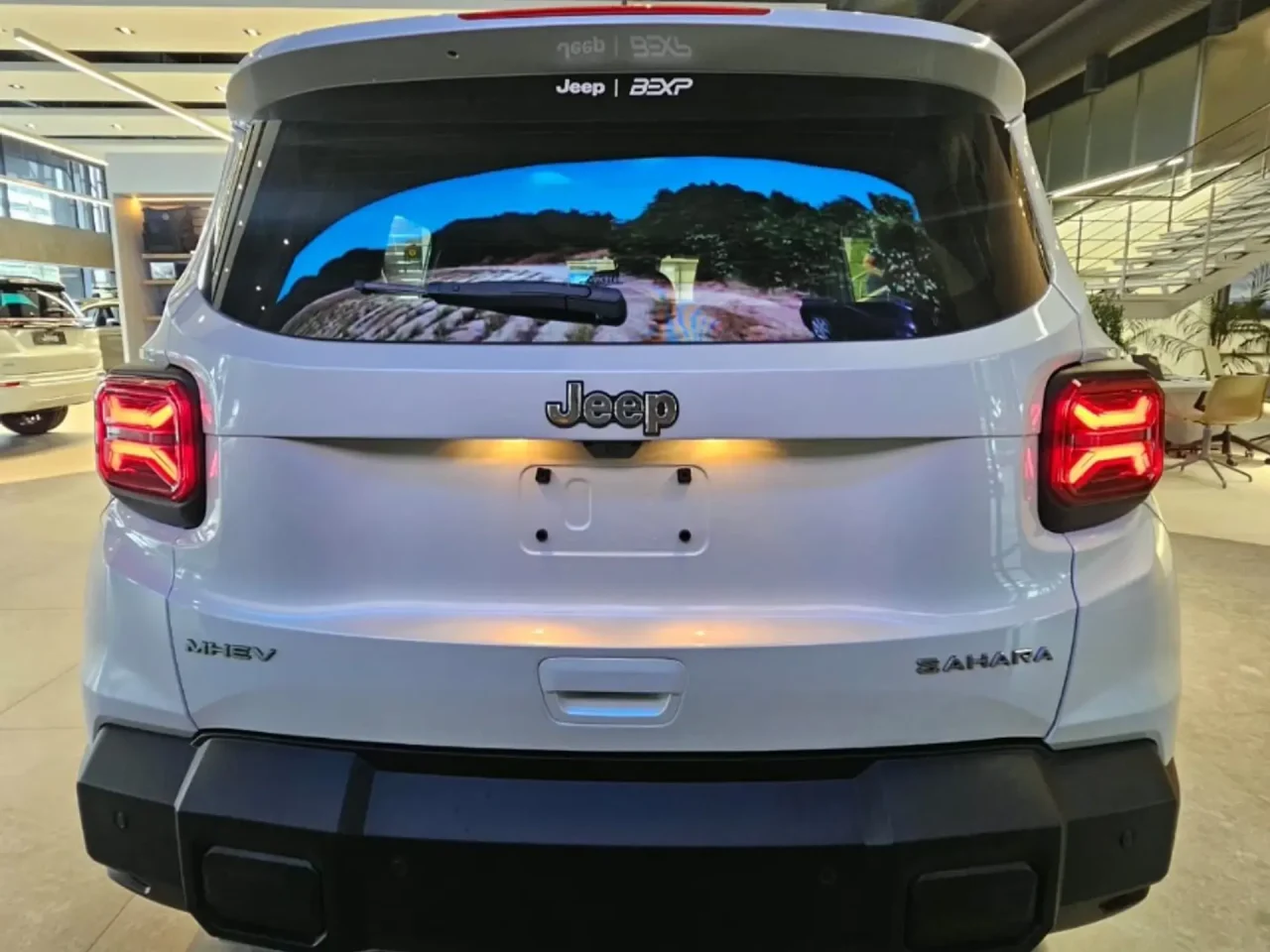 Avaliação: Jeep Renegade Sahara 2027 surpreende com teto solar e preço abaixo de T-Cross e Creta