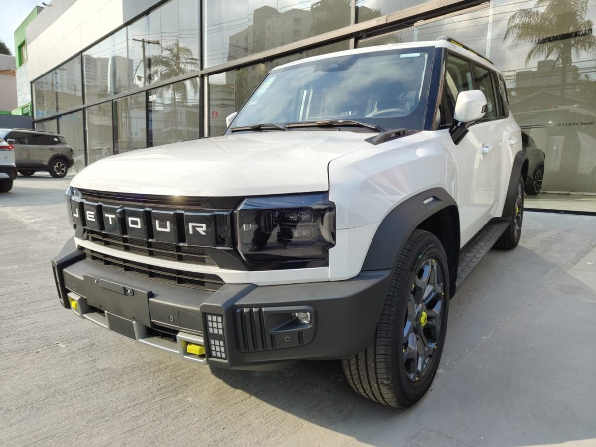 Custando R$ 310 mil, novo Jetour T2 Hybrid 2027 tenta bater SUVs de luxo no Brasil