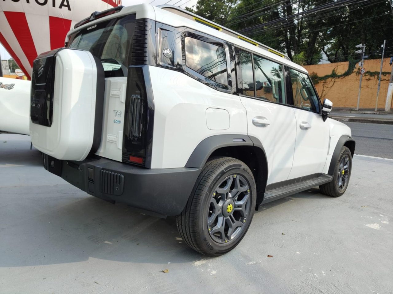 Custando R$ 310 mil, novo Jetour T2 Hybrid 2027 tenta bater SUVs de luxo no Brasil