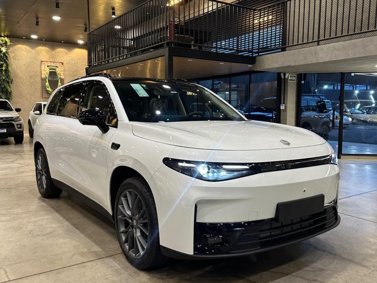 Leapmotor C10 vale a pena? Descobrimos os segredos do SUV elétrico chinês da Stellantis
