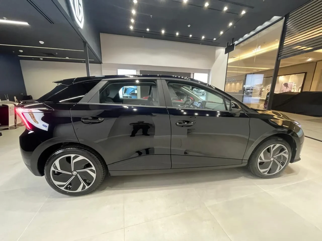 MG4 Comfort: Vale tudo isso? Elétrico chinês aposta em desempenho e tecnologia