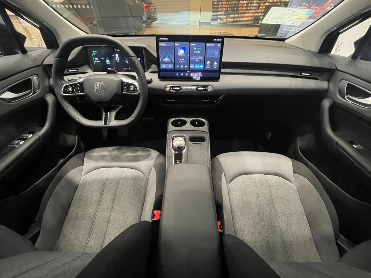 MG4 Comfort: Vale tudo isso? Elétrico chinês aposta em desempenho e tecnologia