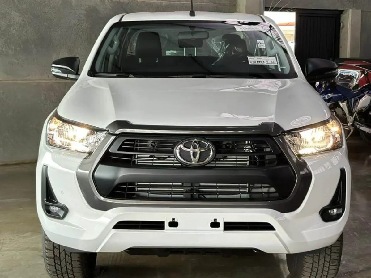 Hilux SR 2026 vale a pena? Picape da Toyota aposta em 10 anos de garantia e vantagens no CNPJ