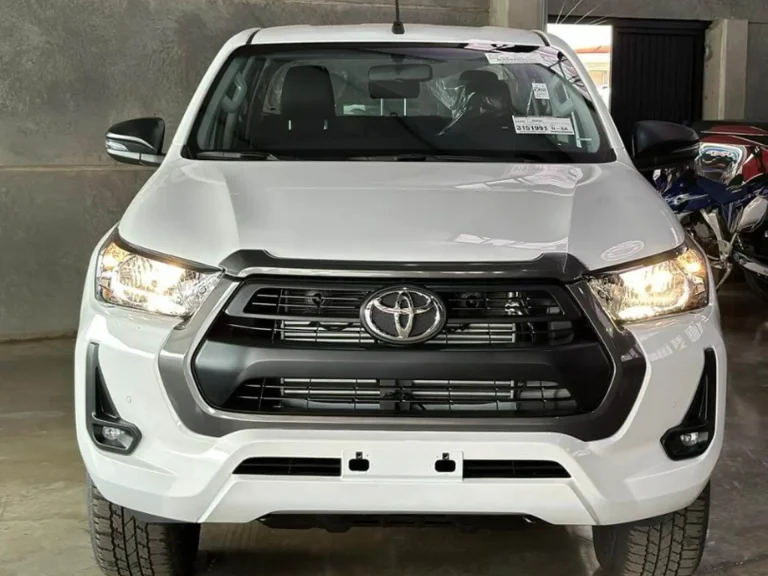 Hilux SR 2026 vale a pena? Picape da Toyota aposta em 10 anos de garantia e vantagens no CNPJ
