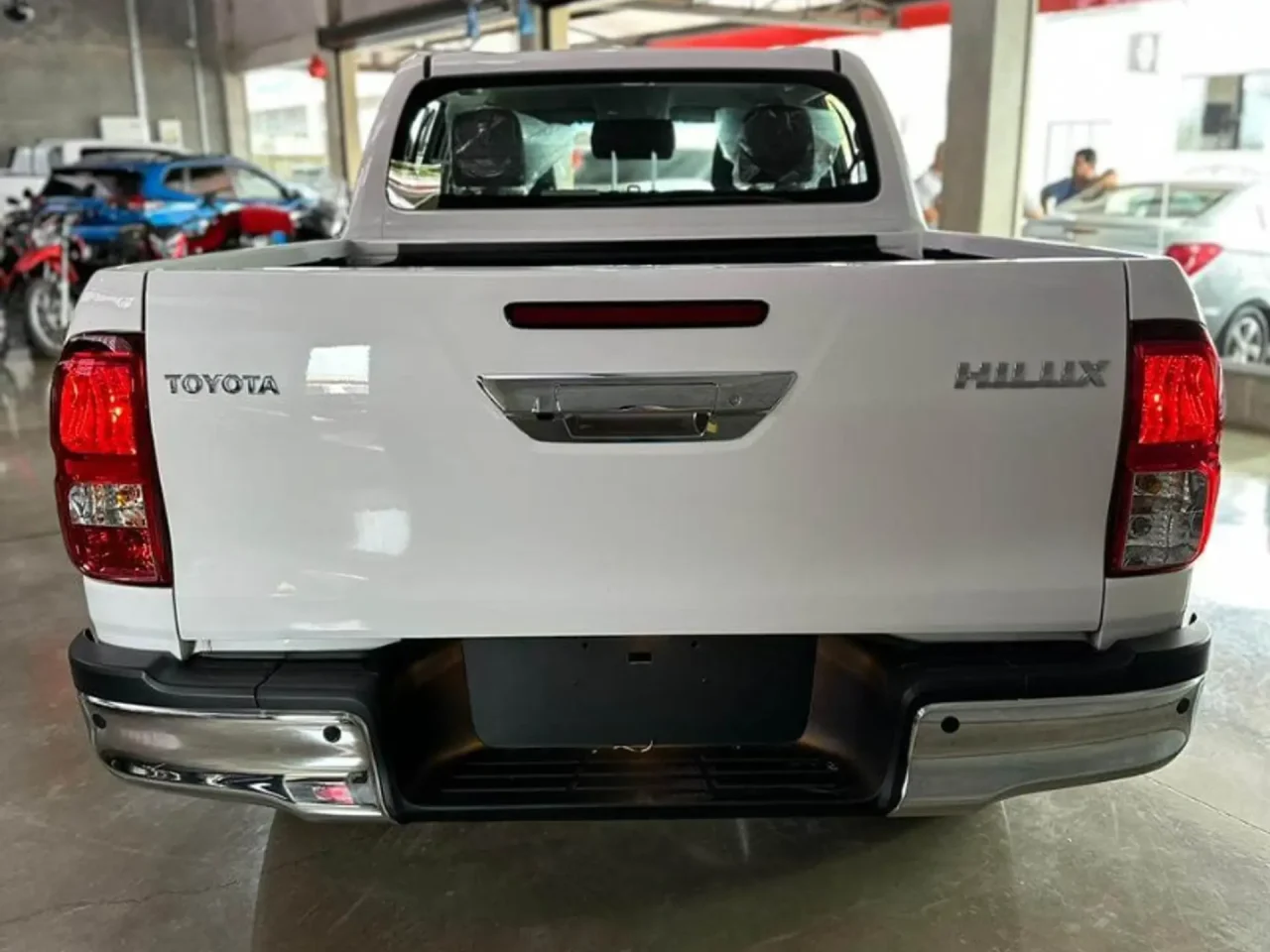 Hilux SR 2026 vale a pena? Picape da Toyota aposta em 10 anos de garantia e vantagens no CNPJ