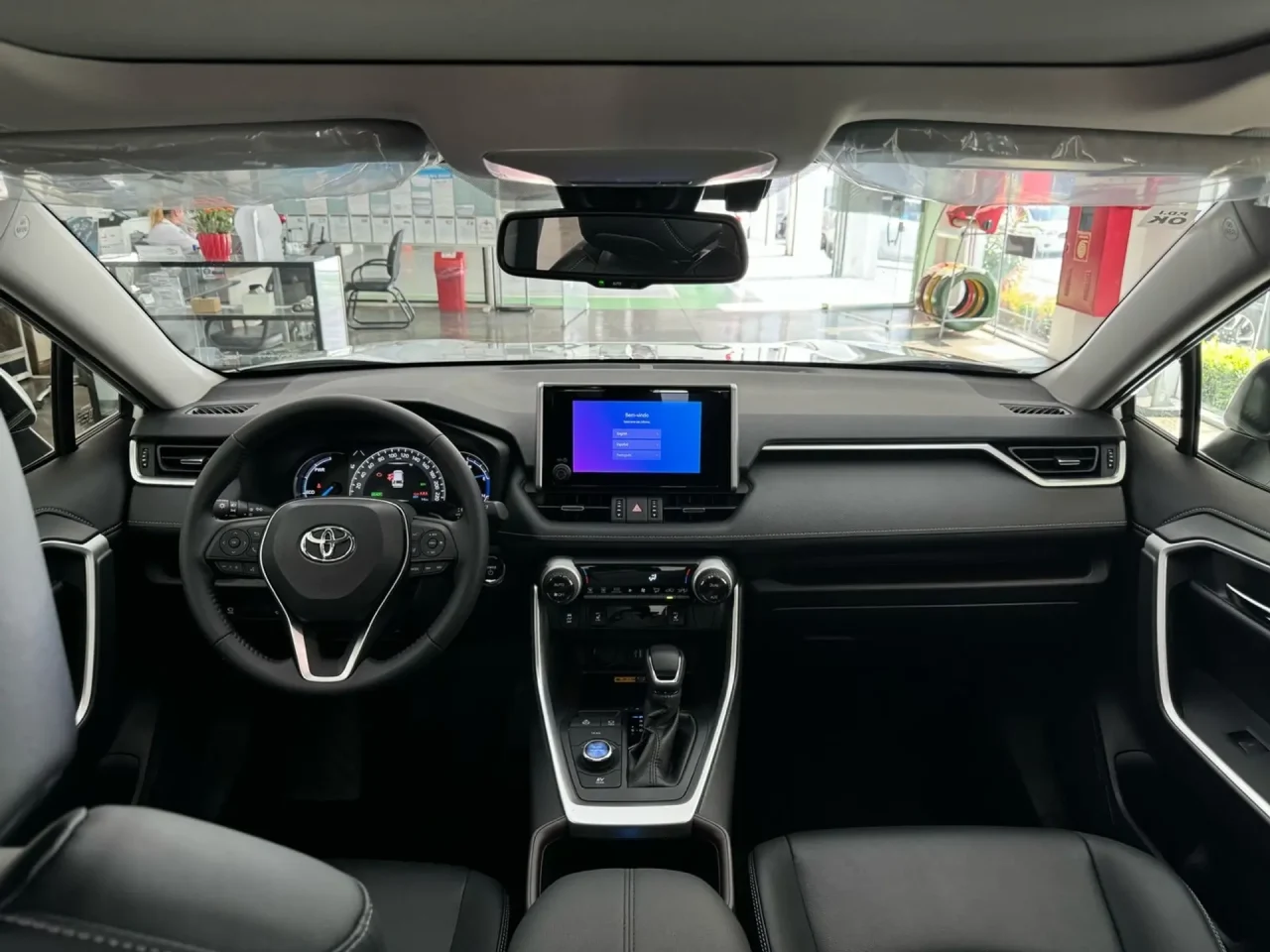 Avaliamos o novo Toyota RAV4 Hybrid 2026: SUV surpreende no consumo