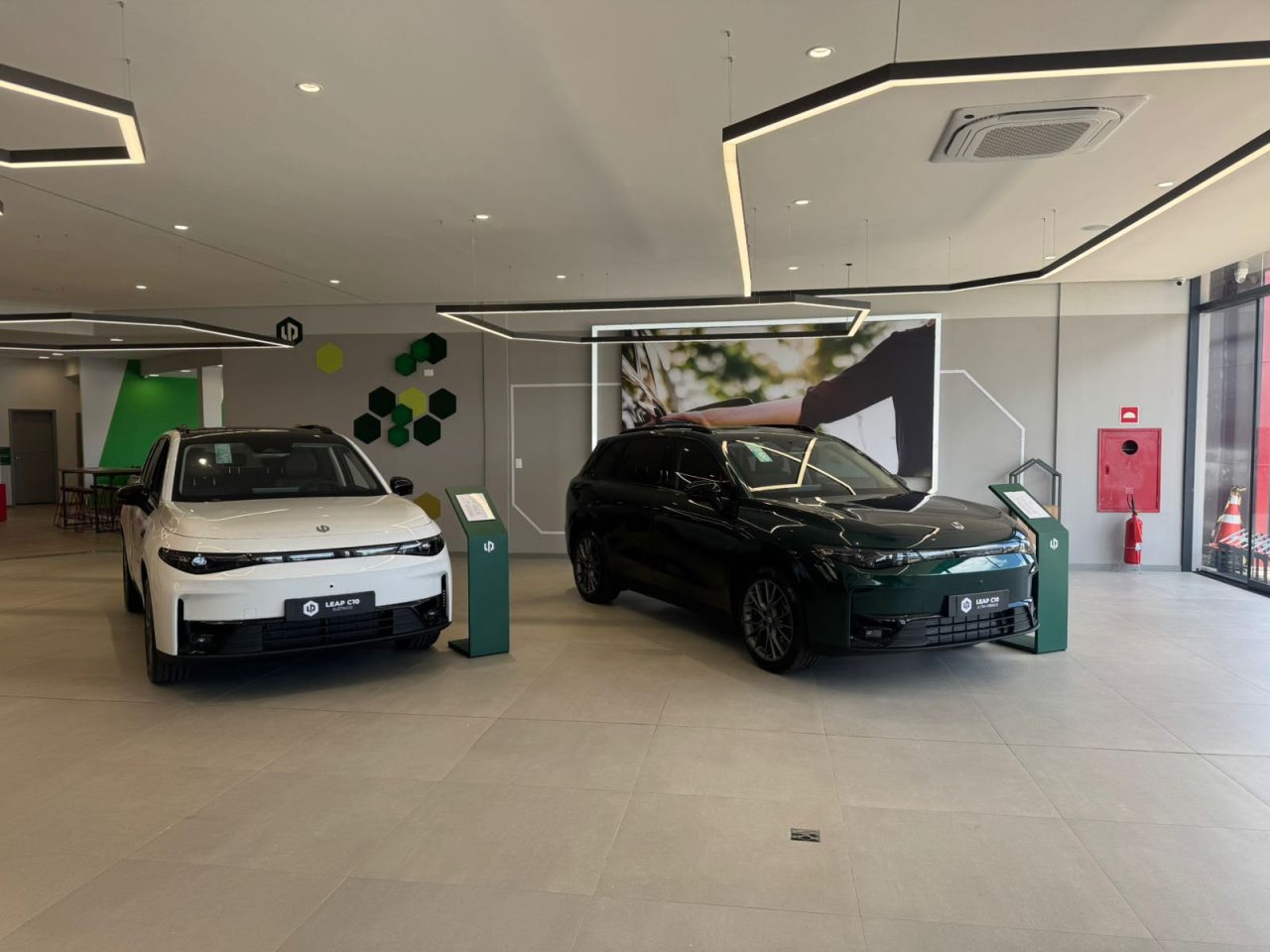 Leapmotor anuncia 20 novas concessionárias e reforça presença no mercado brasileiro