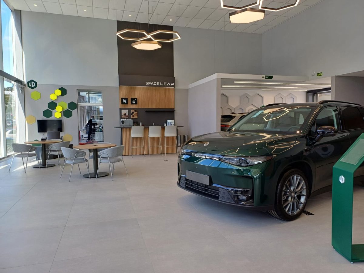 Leapmotor anuncia 20 novas concessionárias e reforça presença no mercado brasileiro