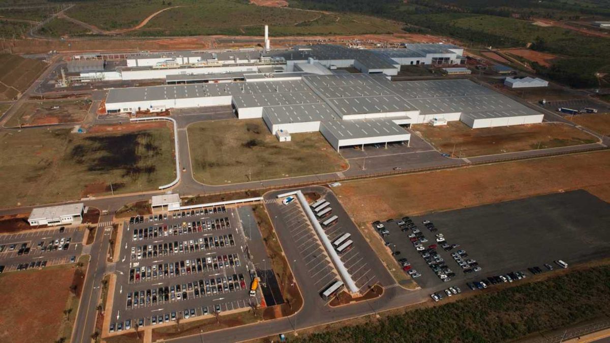Toyota encerra fábrica em Indaiatuba e centraliza produção de veículos em Sorocaba. Investimento de R$ 11 bilhões inclui nova picape híbrida até 2030.