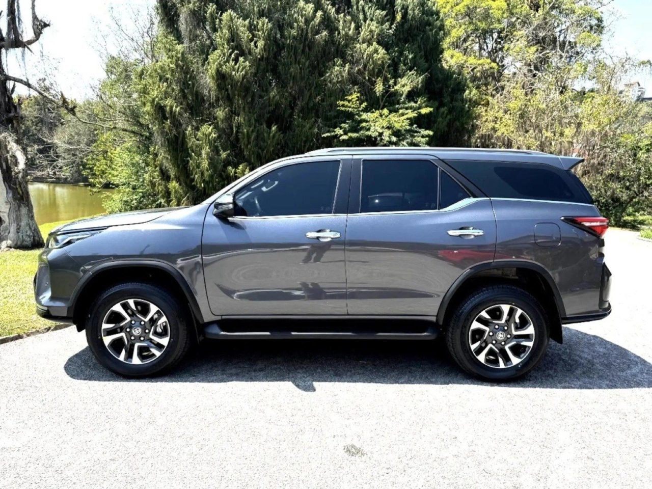 Toyota SW4 SRX Platinum 7 Lugares: avaliamos o SUV grande da marca japonesa
