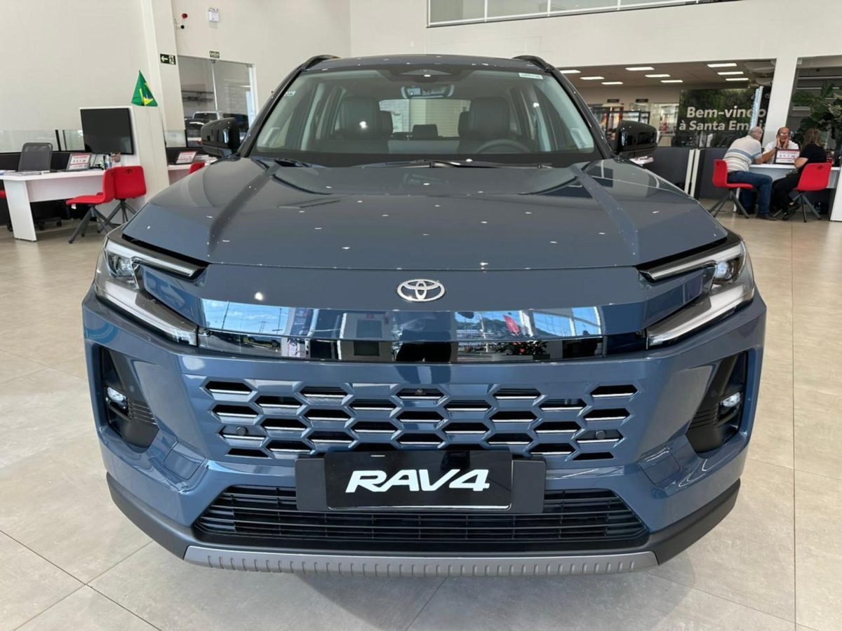 Toyota RAV4 SX Híbrido 2026 passa por avaliação; confira os pontos fortes