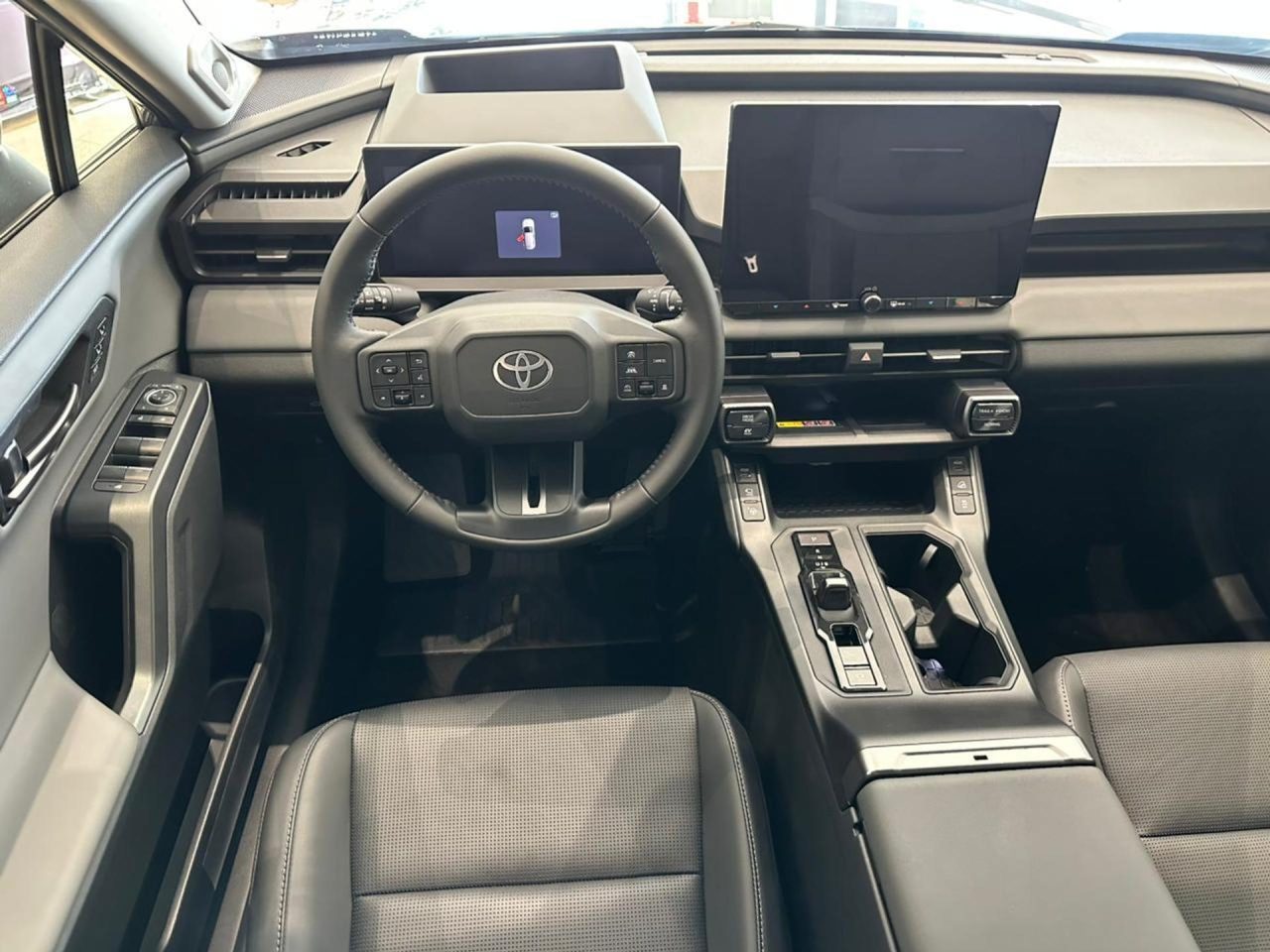 Toyota RAV4 SX Híbrido 2026 passa por avaliação; confira os pontos fortes