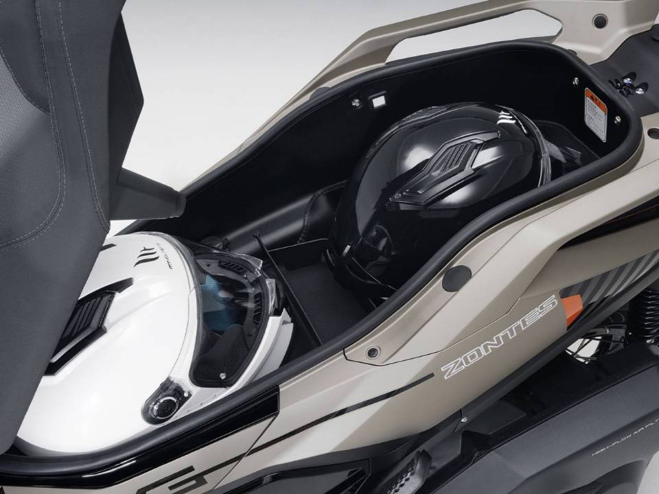 Primeiras impressões da Zontes 368G: como é a nova maxi scooter lançada no Brasil