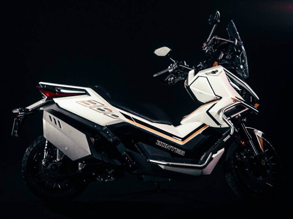 Primeiras impressões da Zontes 368G: como é a nova maxi scooter lançada no Brasil